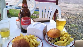1990 burger - Lazaro Gadea