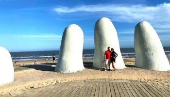 La Mano • Hombre emergiendo a la vida - Punta Del Este