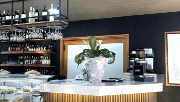 Las 2 Reinas Cafetería y Restaurant - Av. Buenos Aires Esq