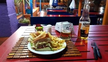 Restaurante La Ballena - Av. Nicolás Solari