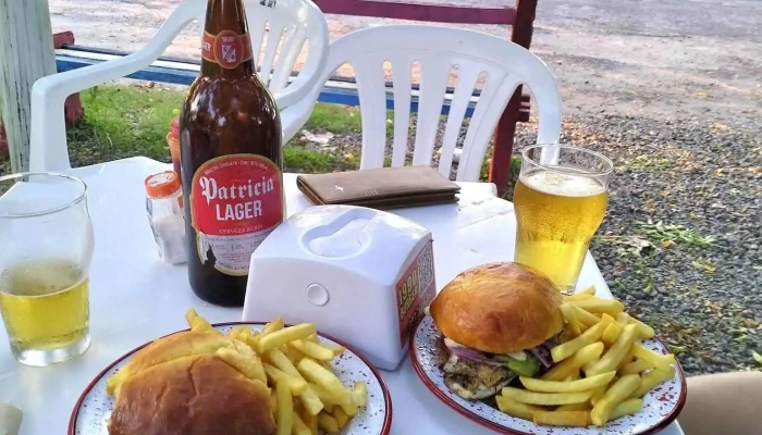 1990 burger - Lazaro Gadea