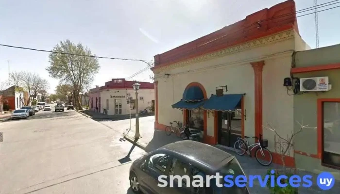 Abogados Y Escribanos Del Uruguay - 85000 Trinidad