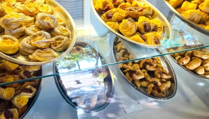 Almacén Y Panadería “maná” - Departamento De Flores