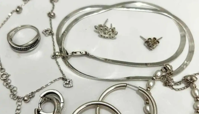 Auri Joyas y Accesorios - 37000 Melo