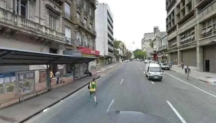 Av Uruguay Y Florida Descuentos - Montevideo