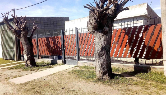 calle 2 entre 20 y 25 - 70500 Juan L. Lacaze