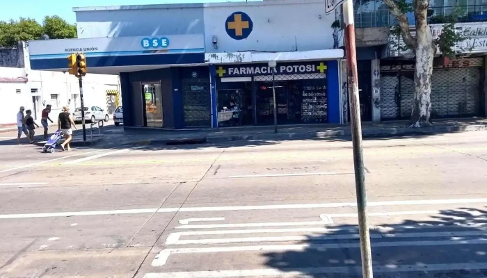 Farmacia Potosi Una Tradicion En La Union Farmacia - Montevideo