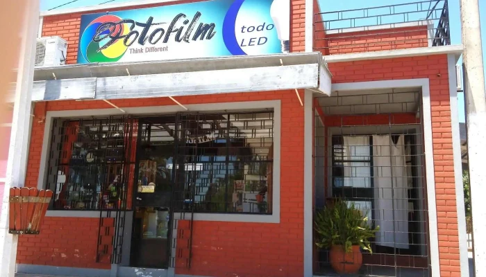 Fotofilm -  Abierto Ahora - Guichón