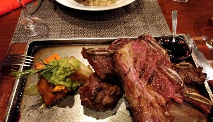 Francis Restaurant - 11300 Montevideo