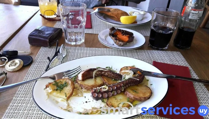 Manzanar Restaurant - 11500 Montevideo