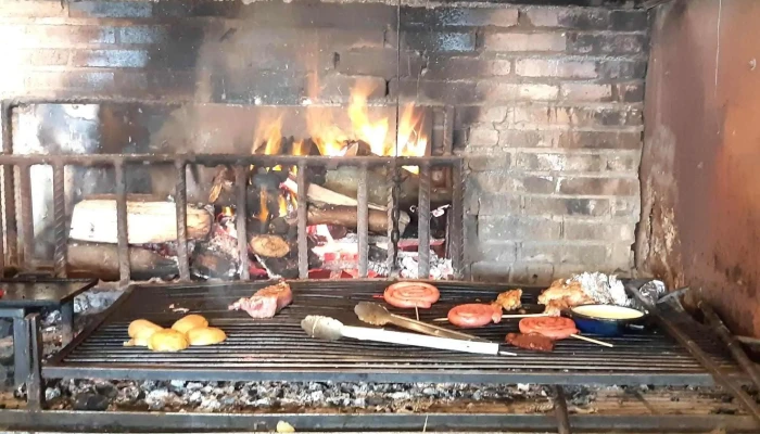 Parrillada y Pizzeria Entre Amigos - 945 - Centro