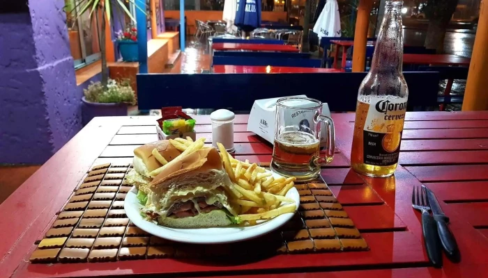 Restaurante La Ballena - Av. Nicolás Solari
