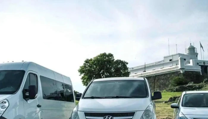 Ruta Azul Uruguay Traslados Aeropuerto Transporte Personal Traslados Fiestas Eventos Turismo Remis Combis Vans Del Propietario - Montevideo