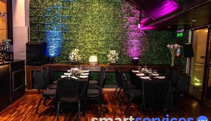 Salon Broadway café - Av. Brasil Esq
