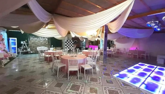 Salon Nueva Luna - 15900 La Paz